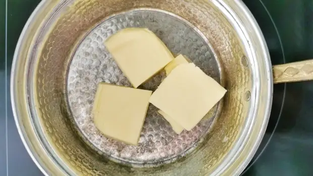 Хумус с бастурмой, запеченный в духовке