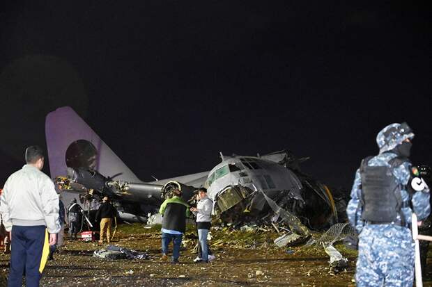 Unitel: Набитый деньгами самолет ВВС Боливии упал на дорогу, 15 человек погибли