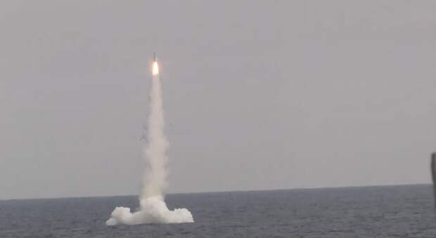 Новейшая субмарина РФ провела пуск ракеты “Калибр” из подводного положения