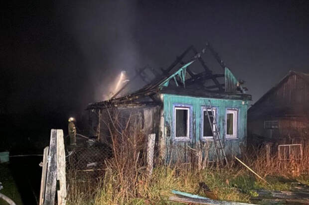 На Кубани при пожаре дома погиб хозяин: его жена успела спастись