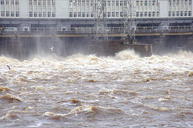Просто вне себя: две реки в Северском районе Кубани грозят выйти из берегов