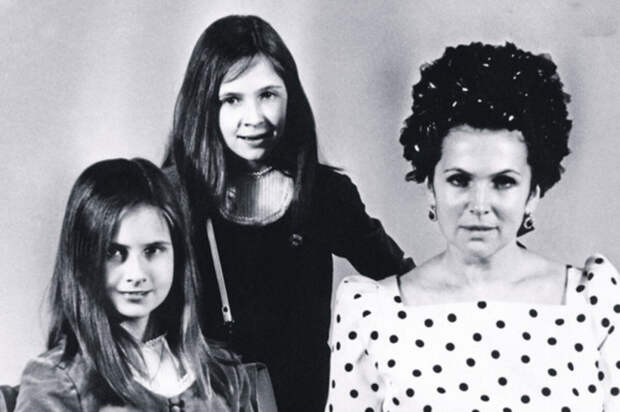 Галина Вишневская с дочерями. 