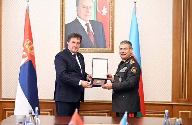 Министры обороны Азербайджана и Сербии обсудили усиление сотрудничества в сфере