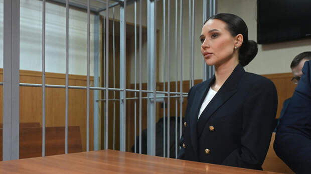 Лерчек отреагировала на решение суда приостановить ее дело