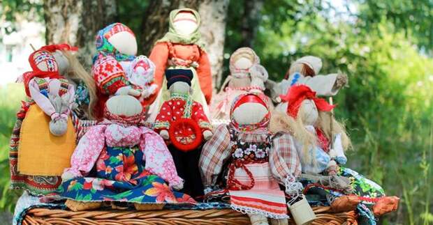 С куклой по жизни: народные традиции в быту наших предков
