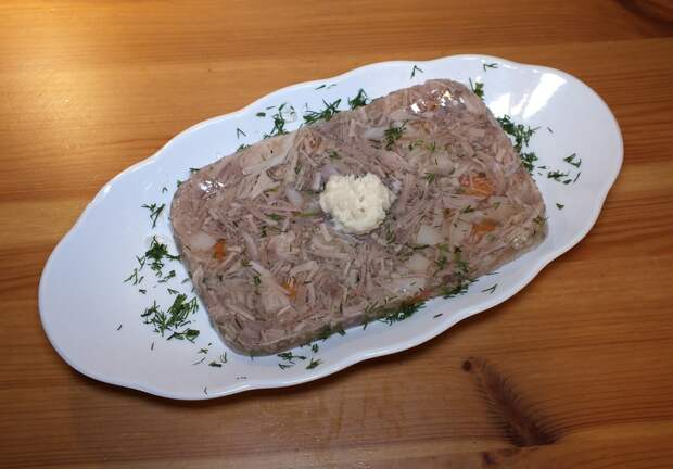 Россиян предупредили об опасности холодца