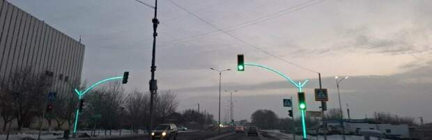 Новые светофоры с подсветкой опор появляются на улицах Караганды