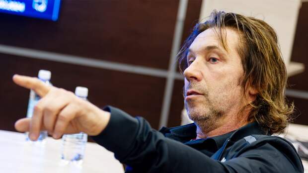 Мостовой: «Мусаев — нефутбольный человек. Мы всю жизнь землю грызли, а он двери открывал или мячи накачивал»