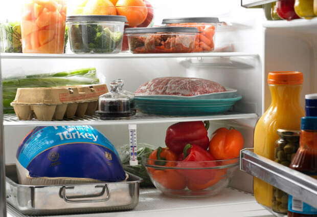 Сковороде с антипригарным покрытием не место в холодильнике. /Фото: media.npr.org
