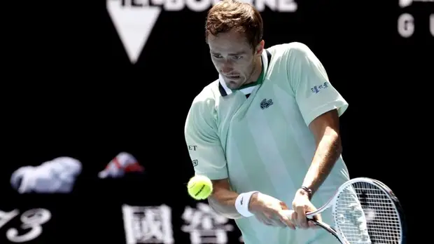 Пятисетовый триллер Карацева и уверенные победы Медведева и Рублёва: как россияне стартовали на Australian Open