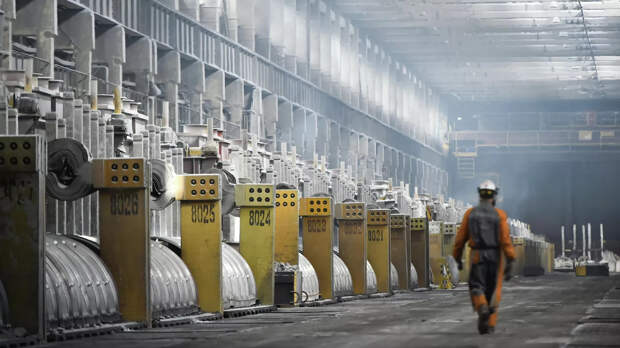 Россиянам предложили работать шесть дней в неделю по 12 часов, чтобы «поднять» экономику