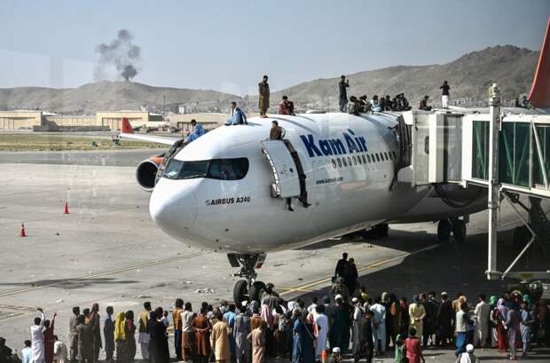 _афганистан_самолет-2-1024x676 Тело мертвого человека обнаружили на шасси американского самолета, покинувшего Кабул (видео)