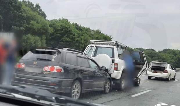 ДТП на трассе в Приморье спровоцировало бесконечную пробку
