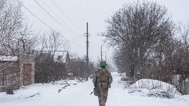 «СТРАНА.ua»: бойцов ВСУ заставили с флагом имитировать контроль над Димитровом