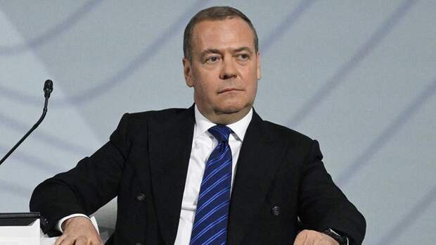 Медведев исключил существование государства без власти