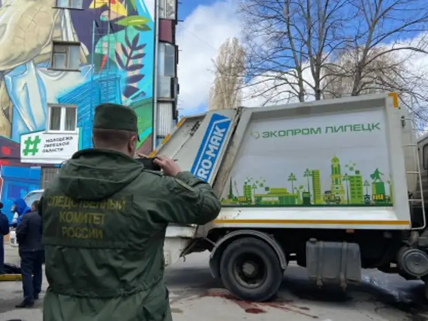 В Липецке мусоровоз насмерть задавил 11-летнего школьника 