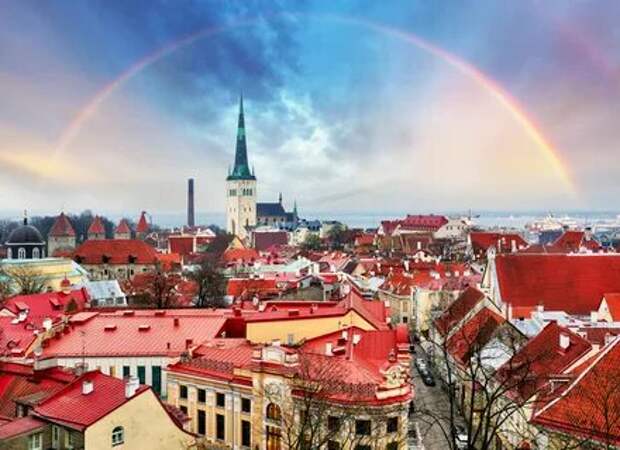 Обои для рабочего стола Таллин Эстония Крыша Радуга Дома Города 5470x3978 к...
