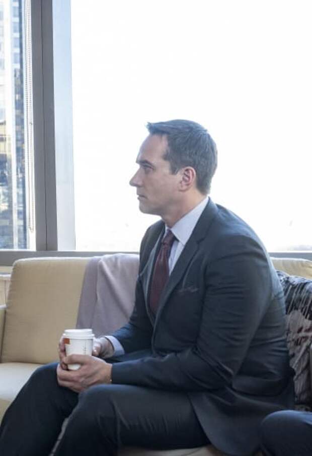 Tom Sinks Into the Couch - Succession Season 2 Episode 2