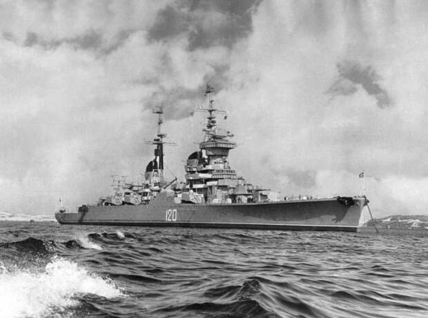 Стремительные обводы позволяли крейсеру достигать скорости в 32,5 узла (около 60 км/ч).