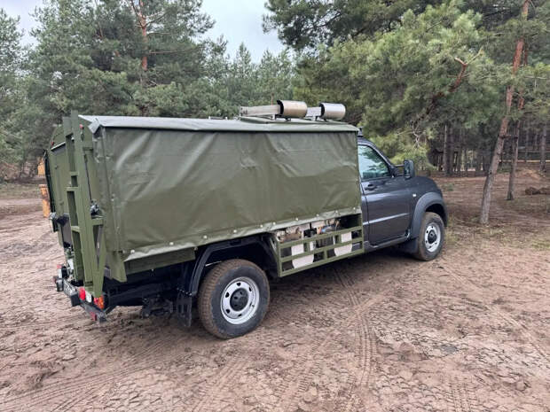 УАЗы «в погонах»: кухня автомобильная многофункциональная с хлебопекарным блоком УАЗ-236021 КАМХ