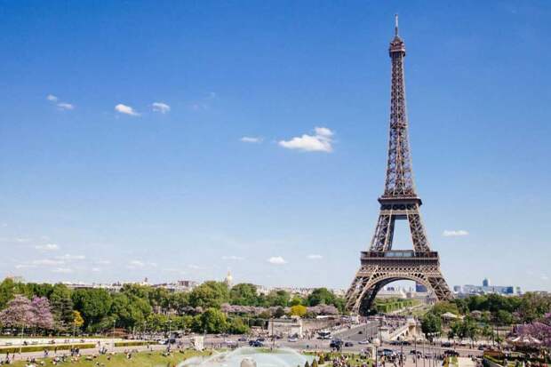 Франция сняла коронавирусные ограничения для въезда российских туристов