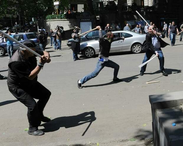 Georgian opposition activists protest du