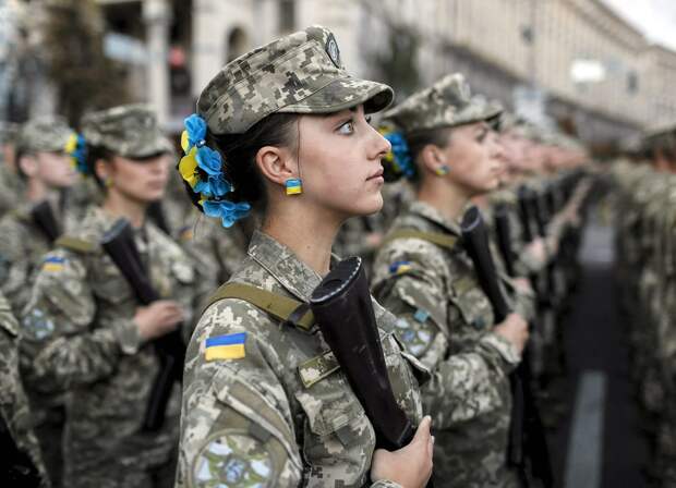 На Украине предложили привлечь женщин к разминированию