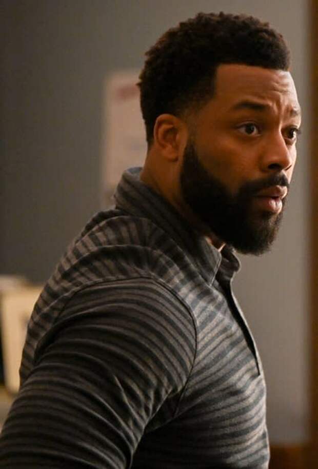 Investigating a Raid - tall - Chicago PD Season 11 Episode 2