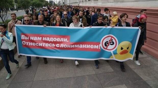 Полиция Питера задержала около полтысячи участников протеста против пенсионной реформы