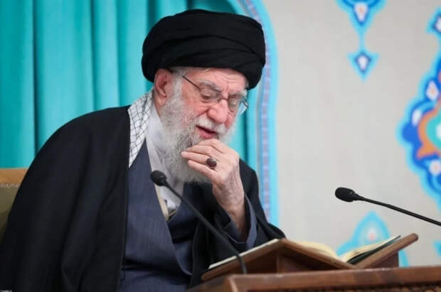 В Иране отложили церемонию прощания с аятоллой Али Хаменеи