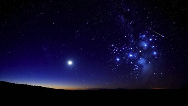 Что нам готовит апрельское небо? Ловим «звездный дождь», ищем «Глаз Крокодила» и «розовую» Луну. Как не пропустить?