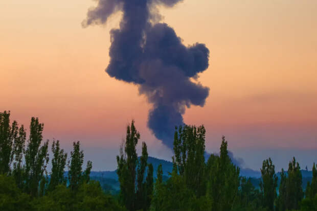 Shot: взрывы раздались в небе над Ростовом-на-Дону