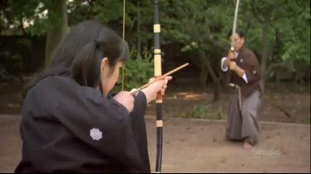 Отбивание стрелы мечом в японской традиции Ядомэ