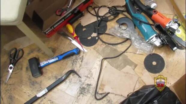 Мошенники уговорили москвичку на обыск по видео и украли из сейфа 1 млн рублей