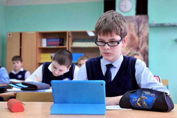 Депутат Миронов призвал увеличить в школе часы математики и русского языка