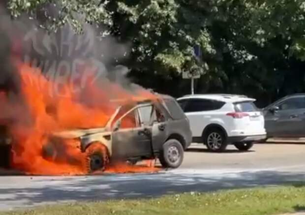 В Туле загорелась машина на улице Демонстрации