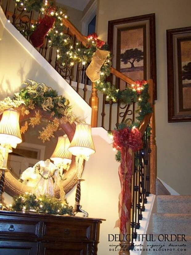 Дизайн интерьера. Потрясающие идеи украшения лестниц к Рождеству (55) (480x640, 214Kb)