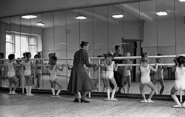 Детская хореографическая студия. СССР, Новокузнецк, 24 сентября 1981 года. Детская хореографическая студия. СССР, Новокузнецк, 24 сентября 1981 года.