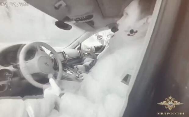 Въехавшему в авто ДПС водителю Porsche предъявили обвинение