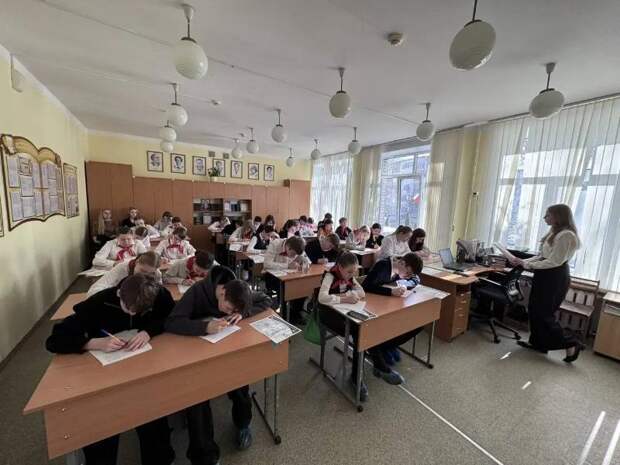 В Смоленской области школьники написали «Гагаринский диктант»