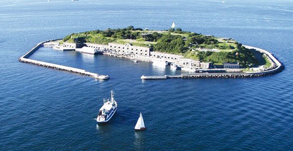 10 самых впечатляющих морских фортов (20 фото)