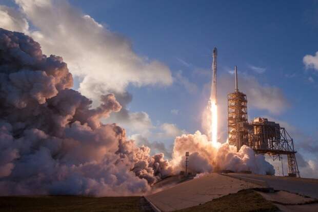 SpaceX успешно испытала многоразовый ракетный ускоритель 2017, в мире, интересное, космос, наука, научные открытия, планета, ученые