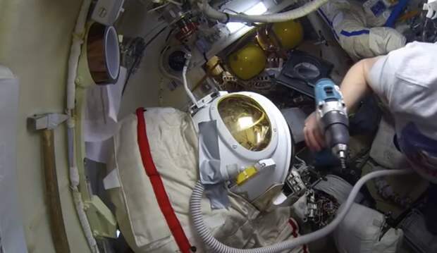 Женщине в космосе не место: астронавт-истеричка, просверлившая МКС