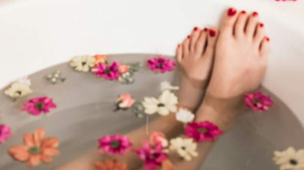 Почему нельзя скруглять углы ногтей и брить пятки бритвой