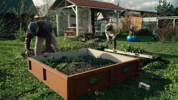 Такие грядки не придётся менять даже через 10 лет. Долговечные грядки из досок и шифера