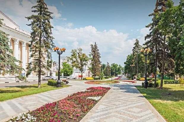 В сквере имени Г.Р. Державина посадят 24 голубые ели и уложат новый газон