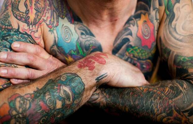 Принудительные татуировки в Австралии.