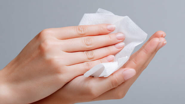 От дерматита до инфекции: частое использование влажных салфеток может навредить коже