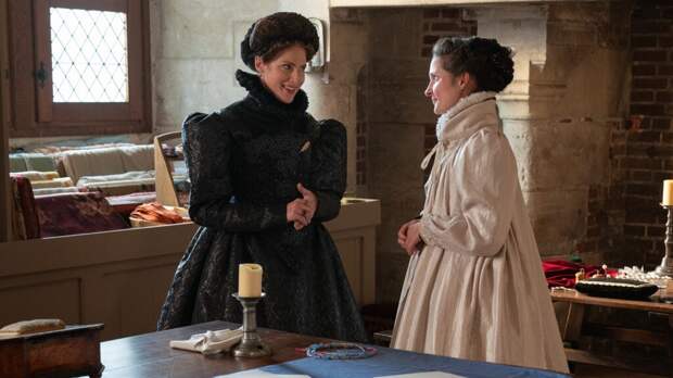 Rosalie Craig (âJeanne D'Albretâ) and Ruby Bentall ("Angelica")