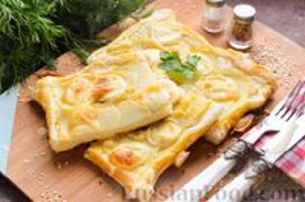 Фото к рецепту: Слоёный тарт с картошкой и сыром